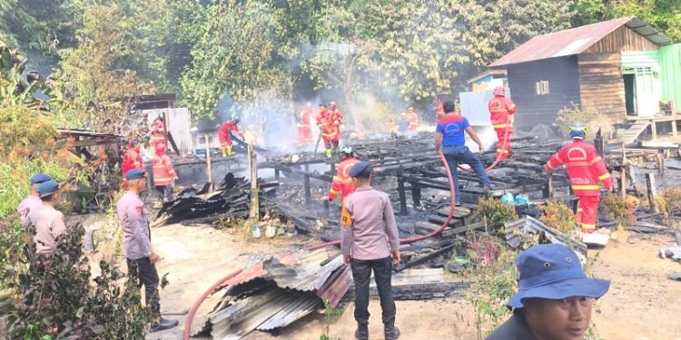 Diduga Akibat Korsleting Listrik, Satu Unit Rumah di Jelarai Selor Hangus Terbakar