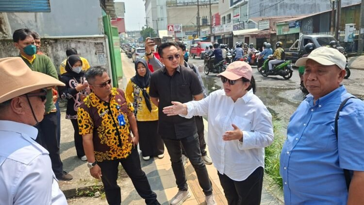 DPUPR-Perkim Kaltara Agendakan Pemeliharaan Rutin dan Pembersihan Drainase Atasi Genangan di Jalan Gajah Mada