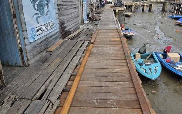 Bantu Akses Nelayan, Muhammad Safri Tuntaskan Perbaikan Jembatan Pesisir  Karang Anyar Pantai 