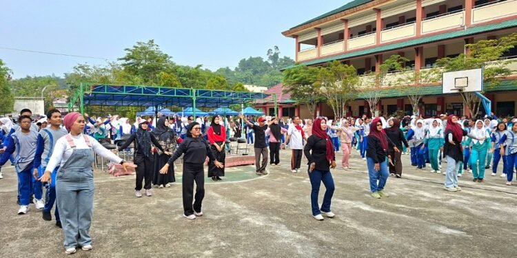 Senam Sehat Semarak HUT ke-44 SMPN 3 Tarakan, Wujudkan Generasi Sehat, Kreatif, Berprestasi, dan Berkarakter