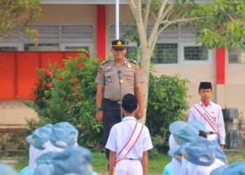 Jadi Pembina Upacara di SMKN 1 Tanjung Selor, Polresta Bulungan Tekankan Pentingnya Kedisiplinan Generasi Muda