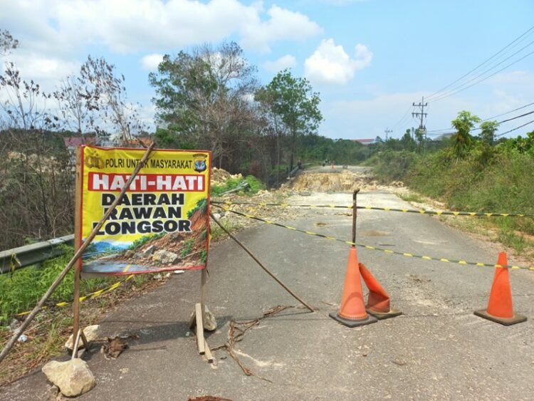 Tiga Bulan Akses Jalan Pantai Amal Lama Tutup, Terdampak Pada Ekonomi Warga