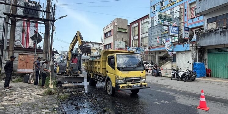 Pekerjaan Pengerukan Sedimentasi di Jalan Gajah Mada Tarakan Mulai Dikerjakan