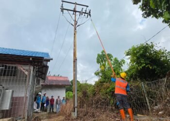 Di Tengah Pemulihan Kelistrikan, PLN Tetap Layani Wilayah Perbatasan