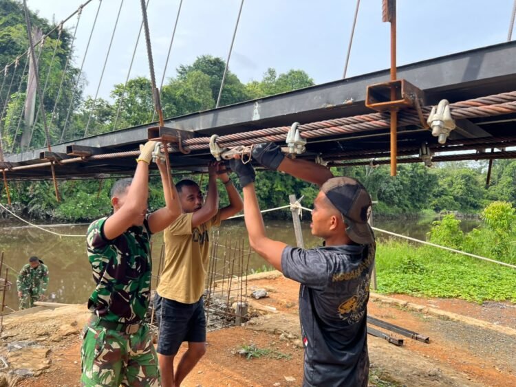 Pemasangan Plat Besi Dikebut, Jembatan Perintis Garuda Buong Baru Terus Berlanjut