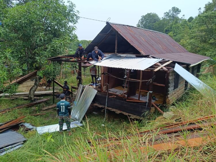 TMMD ke-130 Kodim Tarakan Hadir untuk Samrah, Rumah Kayu Lapuk Kini Mulai Direhab