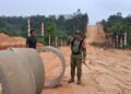 Antisipasi Jalan Becek saat Hujan Deras, Satgas TMMD Ke-130 Tarakan Siapkan Drainase Kiri-Kanan Sepanjang 5 Km
